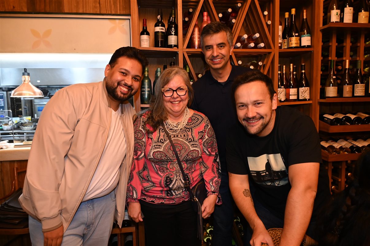 Vinicius Dantas, do Turismo de Curaçao, Cássia Mazella, da PANROTAS, Daltron Neto, do Viaje Paraná, e Rodrigo Vieira, da PANROTAS