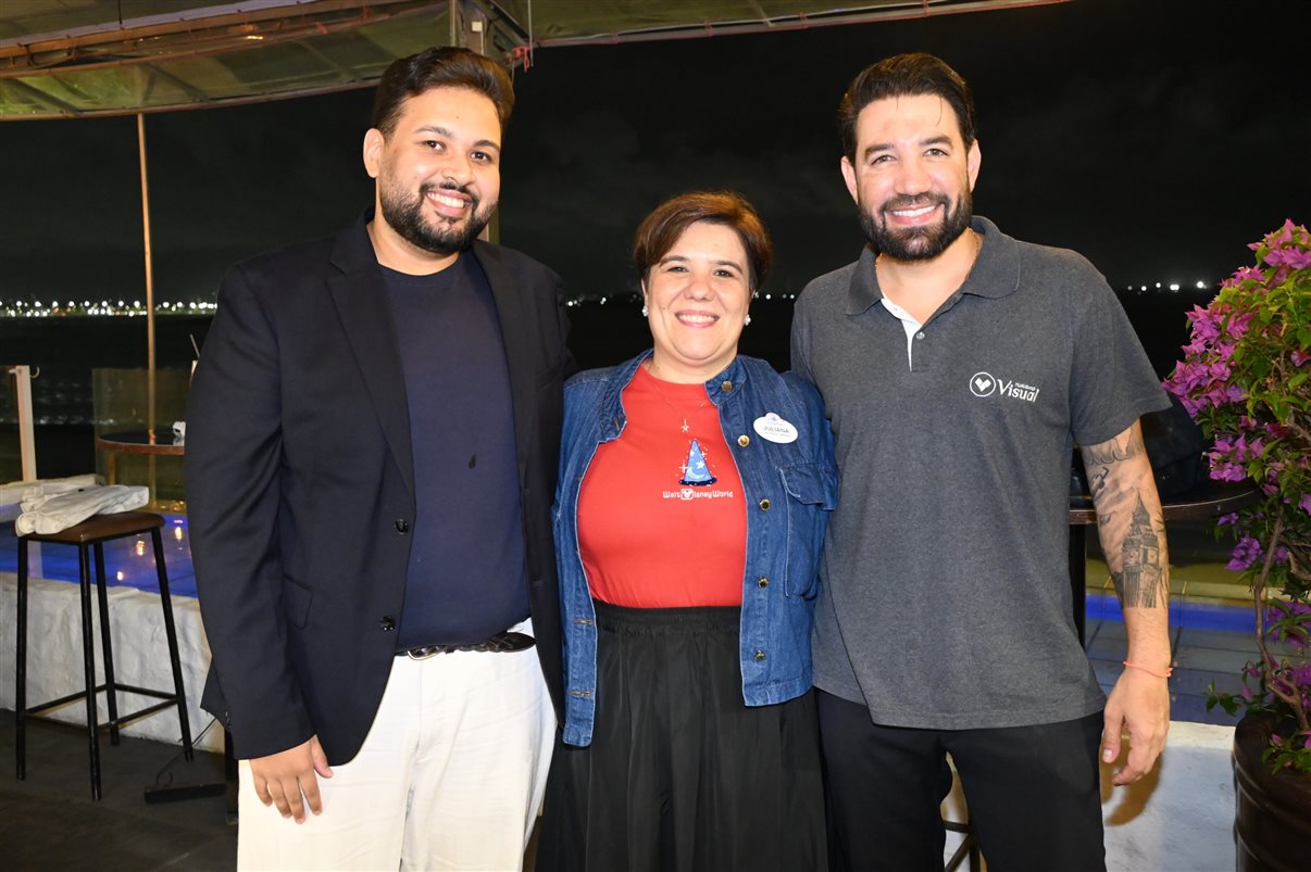 Vinicius Dantas, do Turismo de Curaçao, Juliana Belloti, da Disney Destinations, e Hugo Lagares, da Visual Turismo