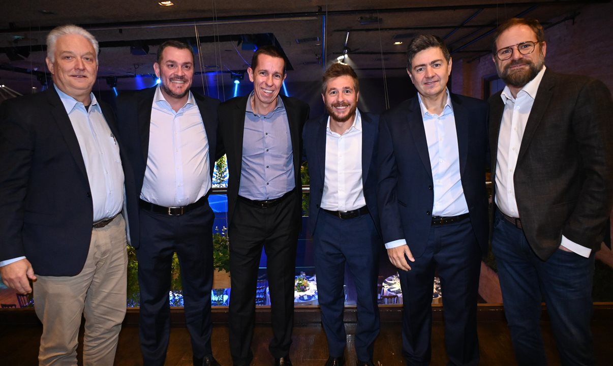 Dirk Graetz, da SAA, Douglas Camargo, da Abracorp, Flavio Louro, da EHTL, Danillo Barbizan, da Gol, Roberto Vertemati, da EHTL, e Luti Guimarães, da BeFly