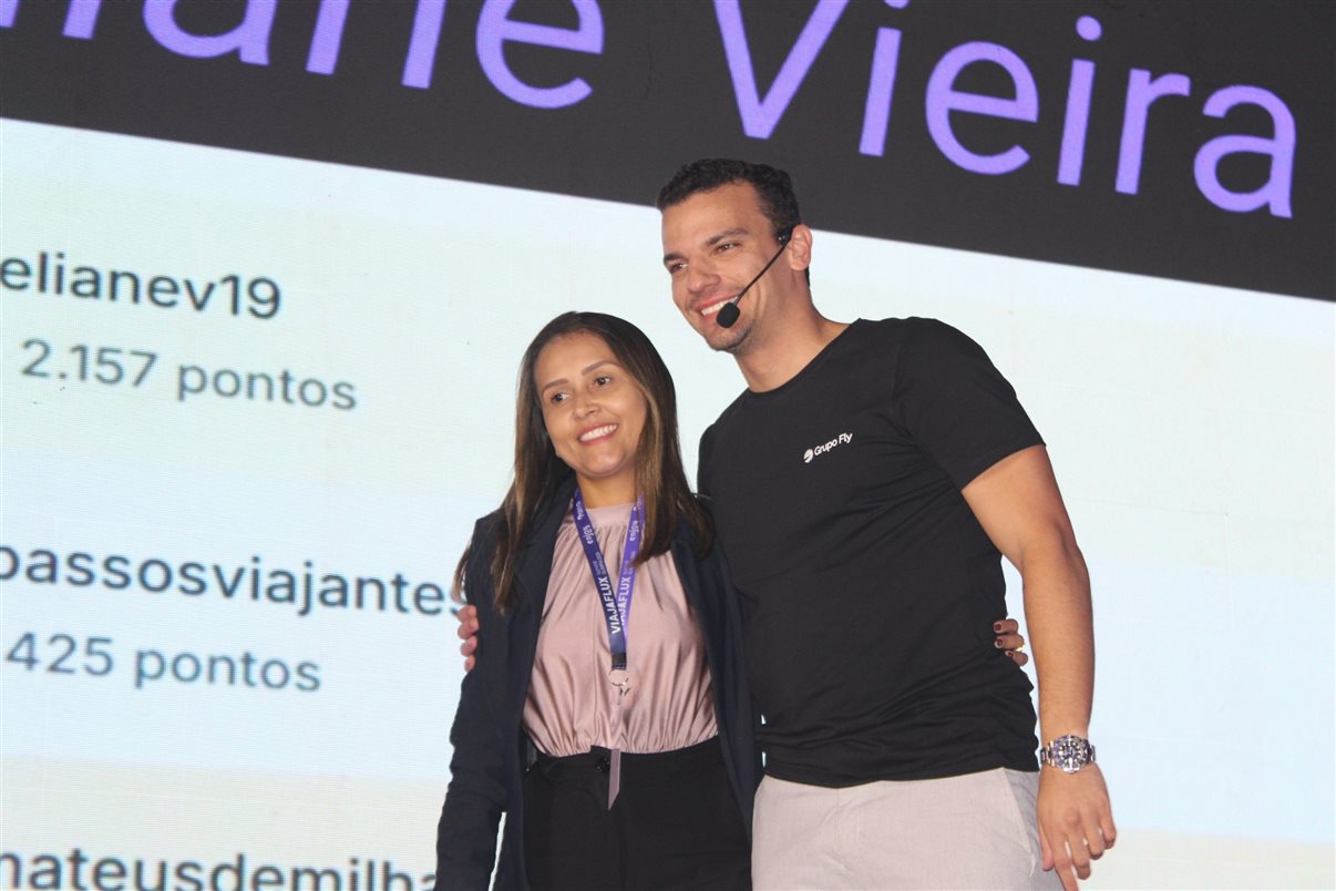 Com Luiz Gregatti, do ViajaFlux, Eliane Vieira, da EVS Turismo, venceu o prêmio como agência que mais engajou no evento