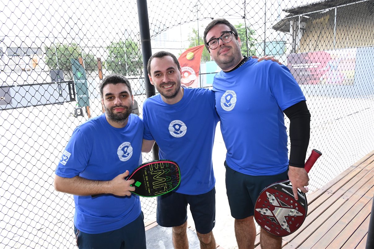 Alexandre Oliveira, da EHTL Viagens, Rafael Ortiz, da Voetur, e Feliphe Santinello, da EHTL Viagens