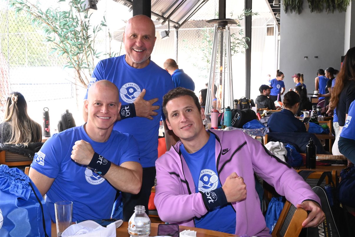 José Guilherme Alcorta, da PANROTAS, Carlos Vazquez, da BRT, e Guilherme Wroclawski, da Hero
