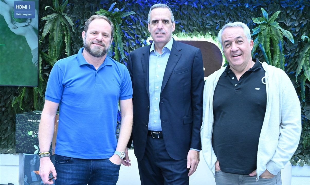 Luciano Guimarães, Marcelo Cohen e Sylvio Ferraz, que assume interinamente a vice-presidência que era comandada por Luti