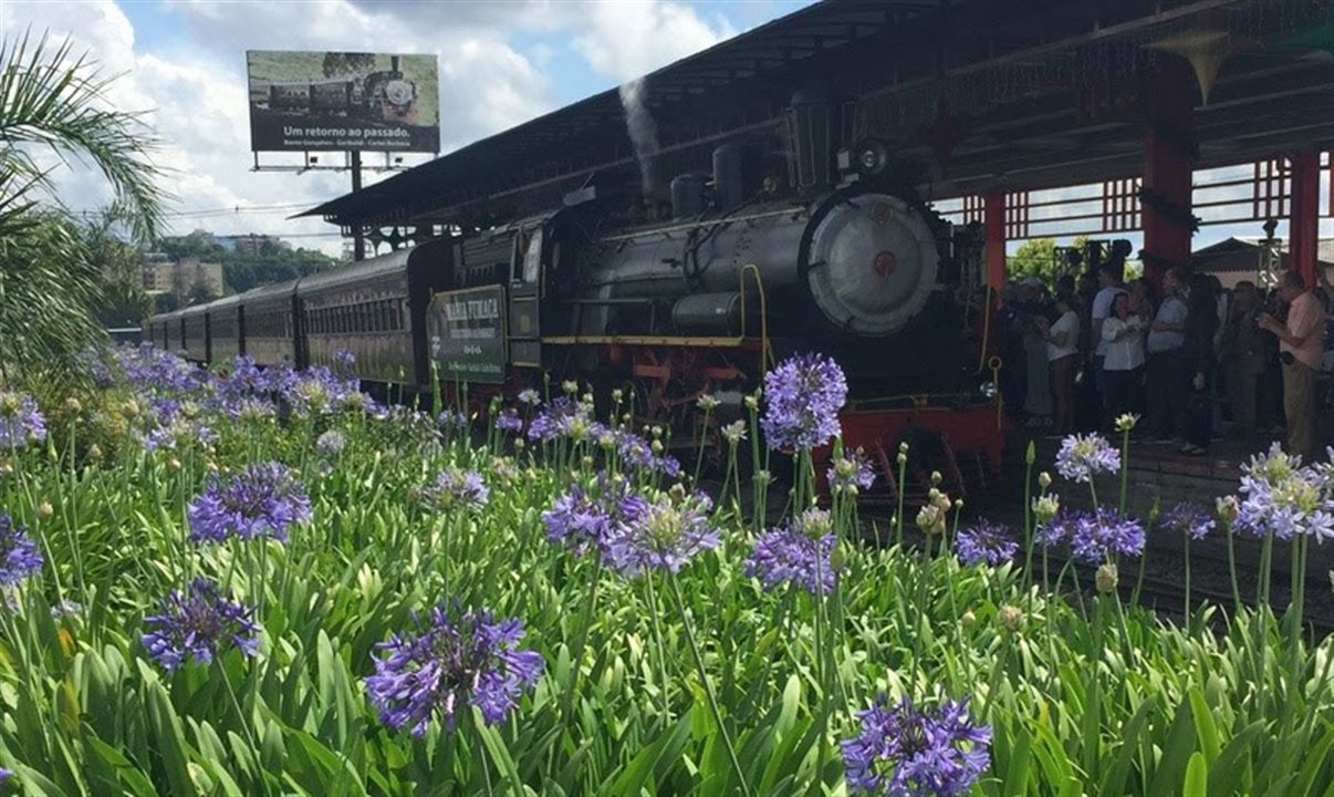 Passeio de Maria Fumaça e visita à Vinícola Aurora lideram reservas entre turistas estrangeiros