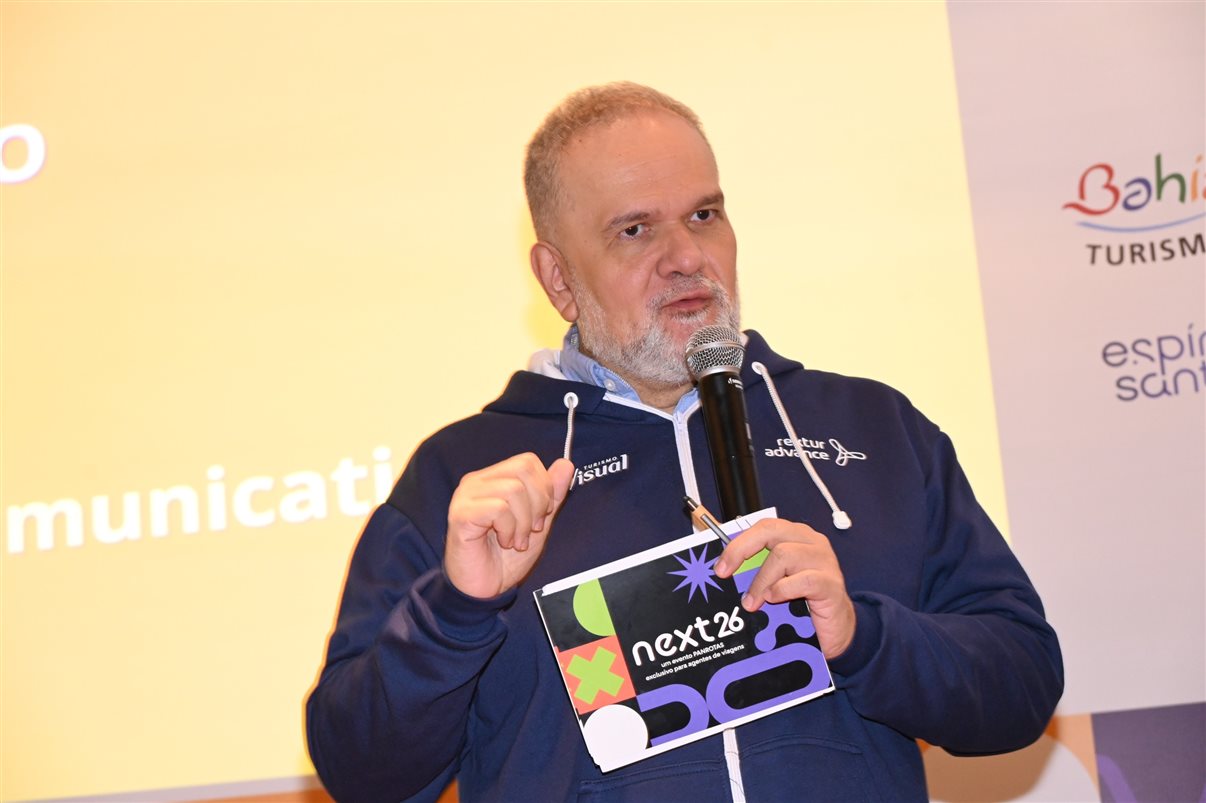 Letícia Oliveira, da Rextur Advance, Carla Marin, da ITA Airways, Fernando Restori, da CVC Corp, Mary Ribeiro, da Rextur Advance, Eraldo de Oliveira e Cristiane Pereira, da CVC Corp, Maju Peixoto, da Rextur Advance, Thais Morrilhas, da ITA Airways, e Bárbara Coimbra e Bruno Matos, da Visual Turismo
