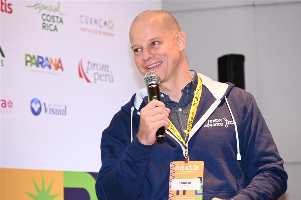 Letícia Oliveira, da Rextur Advance, Carla Marin, da ITA Airways, Fernando Restori, da CVC Corp, Mary Ribeiro, da Rextur Advance, Eraldo de Oliveira e Cristiane Pereira, da CVC Corp, Maju Peixoto, da Rextur Advance, Thais Morrilhas, da ITA Airways, e Bárbara Coimbra e Bruno Matos, da Visual Turismo