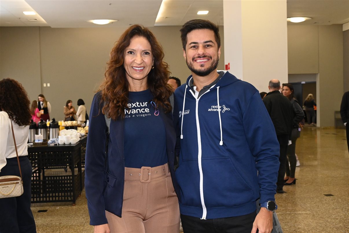 Letícia Oliveira, da Rextur Advance, Carla Marin, da ITA Airways, Fernando Restori, da CVC Corp, Mary Ribeiro, da Rextur Advance, Eraldo de Oliveira e Cristiane Pereira, da CVC Corp, Maju Peixoto, da Rextur Advance, Thais Morrilhas, da ITA Airways, e Bárbara Coimbra e Bruno Matos, da Visual Turismo