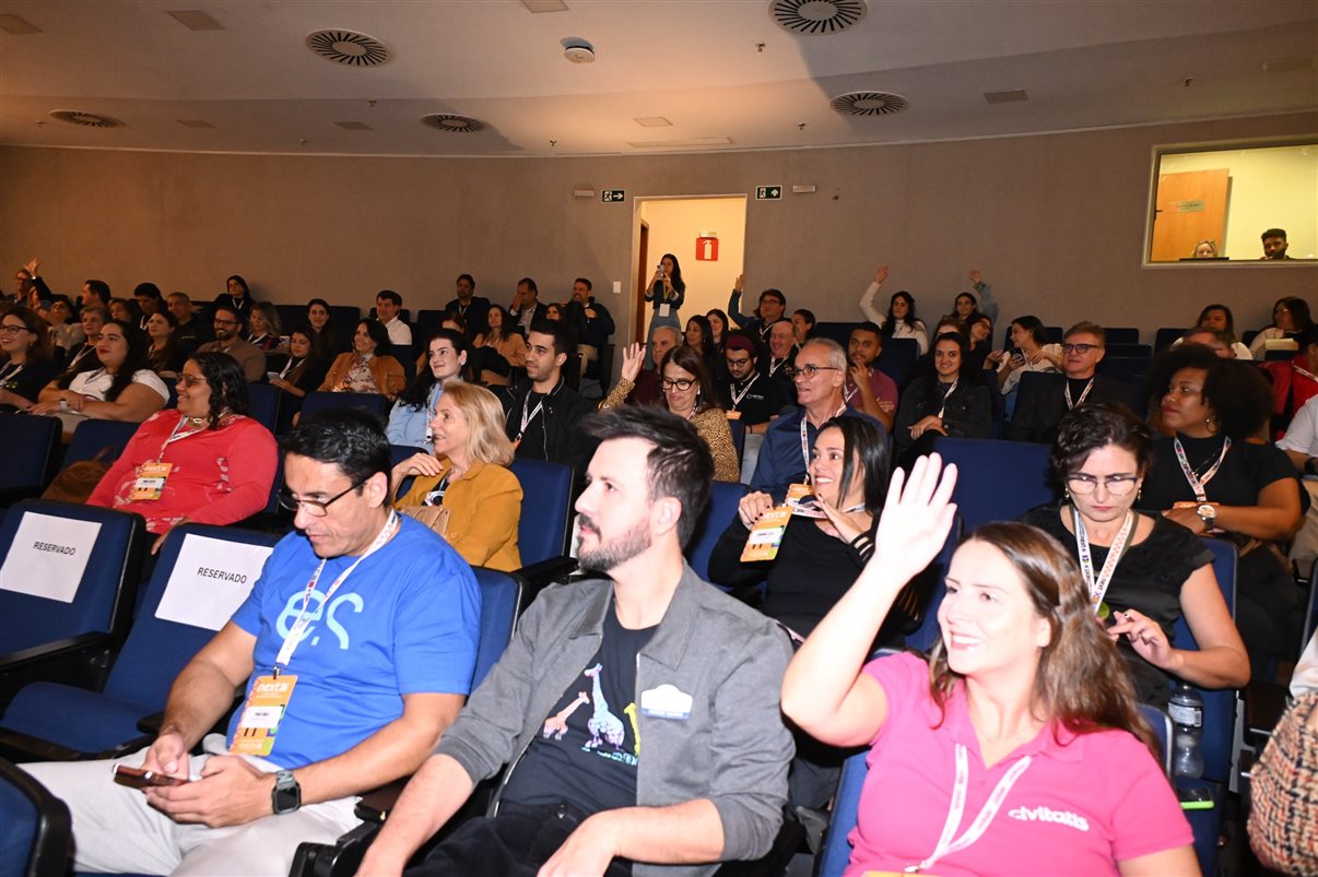 Letícia Oliveira, da Rextur Advance, Carla Marin, da ITA Airways, Fernando Restori, da CVC Corp, Mary Ribeiro, da Rextur Advance, Eraldo de Oliveira e Cristiane Pereira, da CVC Corp, Maju Peixoto, da Rextur Advance, Thais Morrilhas, da ITA Airways, e Bárbara Coimbra e Bruno Matos, da Visual Turismo