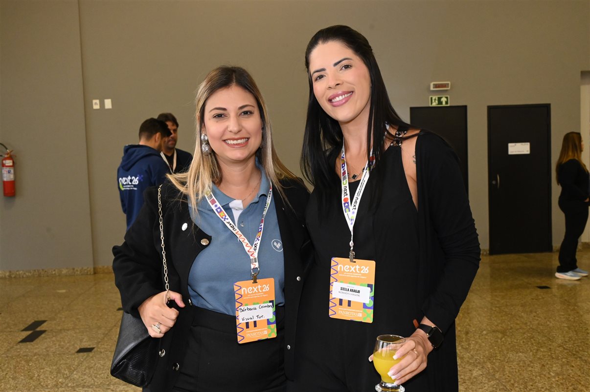 Letícia Oliveira, da Rextur Advance, Carla Marin, da ITA Airways, Fernando Restori, da CVC Corp, Mary Ribeiro, da Rextur Advance, Eraldo de Oliveira e Cristiane Pereira, da CVC Corp, Maju Peixoto, da Rextur Advance, Thais Morrilhas, da ITA Airways, e Bárbara Coimbra e Bruno Matos, da Visual Turismo