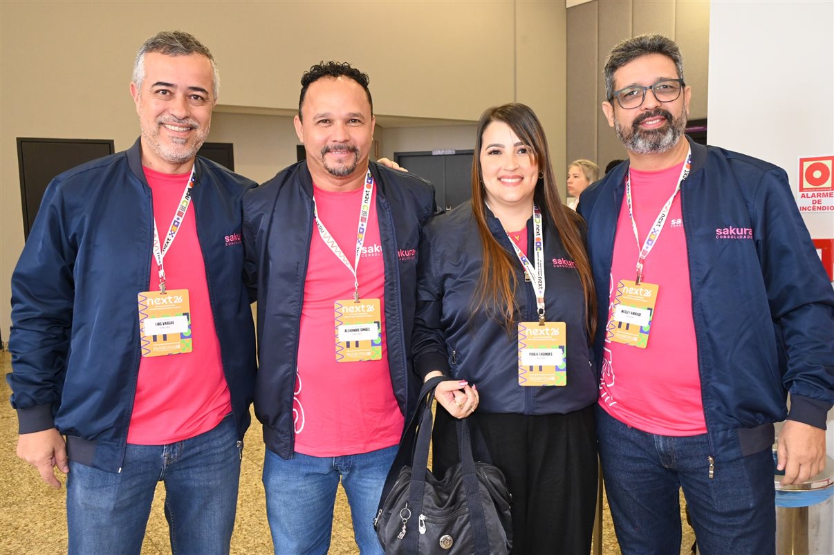 Letícia Oliveira, da Rextur Advance, Carla Marin, da ITA Airways, Fernando Restori, da CVC Corp, Mary Ribeiro, da Rextur Advance, Eraldo de Oliveira e Cristiane Pereira, da CVC Corp, Maju Peixoto, da Rextur Advance, Thais Morrilhas, da ITA Airways, e Bárbara Coimbra e Bruno Matos, da Visual Turismo