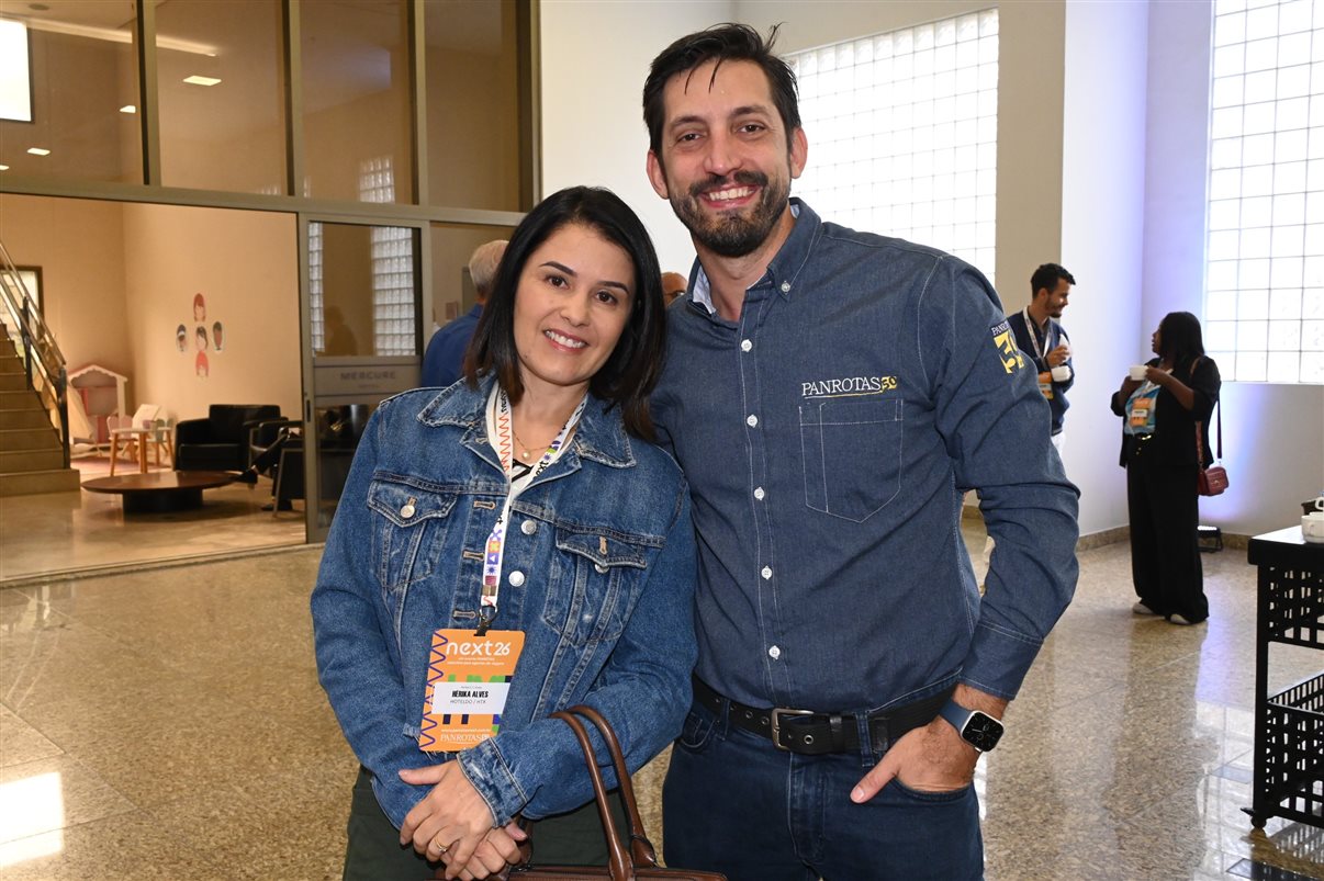 Letícia Oliveira, da Rextur Advance, Carla Marin, da ITA Airways, Fernando Restori, da CVC Corp, Mary Ribeiro, da Rextur Advance, Eraldo de Oliveira e Cristiane Pereira, da CVC Corp, Maju Peixoto, da Rextur Advance, Thais Morrilhas, da ITA Airways, e Bárbara Coimbra e Bruno Matos, da Visual Turismo