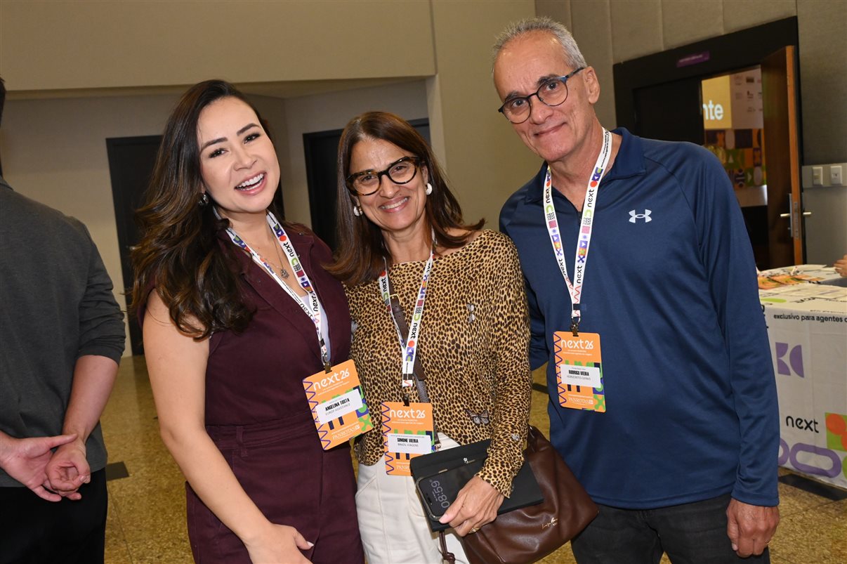 Letícia Oliveira, da Rextur Advance, Carla Marin, da ITA Airways, Fernando Restori, da CVC Corp, Mary Ribeiro, da Rextur Advance, Eraldo de Oliveira e Cristiane Pereira, da CVC Corp, Maju Peixoto, da Rextur Advance, Thais Morrilhas, da ITA Airways, e Bárbara Coimbra e Bruno Matos, da Visual Turismo