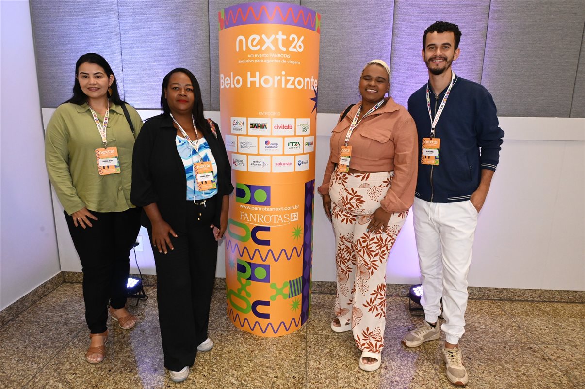Letícia Oliveira, da Rextur Advance, Carla Marin, da ITA Airways, Fernando Restori, da CVC Corp, Mary Ribeiro, da Rextur Advance, Eraldo de Oliveira e Cristiane Pereira, da CVC Corp, Maju Peixoto, da Rextur Advance, Thais Morrilhas, da ITA Airways, e Bárbara Coimbra e Bruno Matos, da Visual Turismo