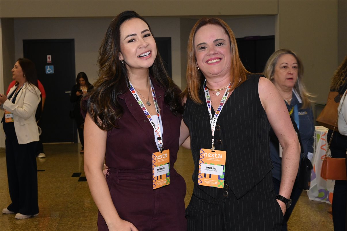 Letícia Oliveira, da Rextur Advance, Carla Marin, da ITA Airways, Fernando Restori, da CVC Corp, Mary Ribeiro, da Rextur Advance, Eraldo de Oliveira e Cristiane Pereira, da CVC Corp, Maju Peixoto, da Rextur Advance, Thais Morrilhas, da ITA Airways, e Bárbara Coimbra e Bruno Matos, da Visual Turismo