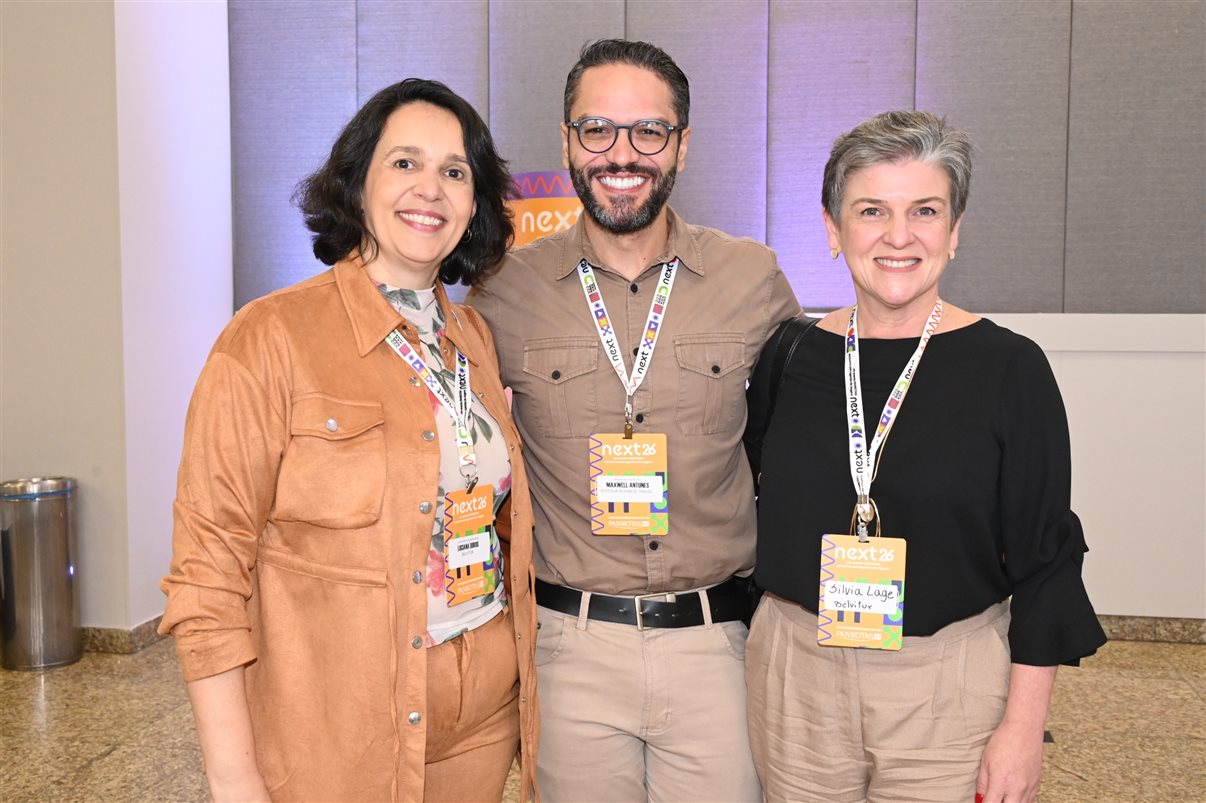 Letícia Oliveira, da Rextur Advance, Carla Marin, da ITA Airways, Fernando Restori, da CVC Corp, Mary Ribeiro, da Rextur Advance, Eraldo de Oliveira e Cristiane Pereira, da CVC Corp, Maju Peixoto, da Rextur Advance, Thais Morrilhas, da ITA Airways, e Bárbara Coimbra e Bruno Matos, da Visual Turismo