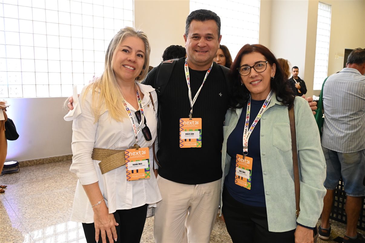 Letícia Oliveira, da Rextur Advance, Carla Marin, da ITA Airways, Fernando Restori, da CVC Corp, Mary Ribeiro, da Rextur Advance, Eraldo de Oliveira e Cristiane Pereira, da CVC Corp, Maju Peixoto, da Rextur Advance, Thais Morrilhas, da ITA Airways, e Bárbara Coimbra e Bruno Matos, da Visual Turismo