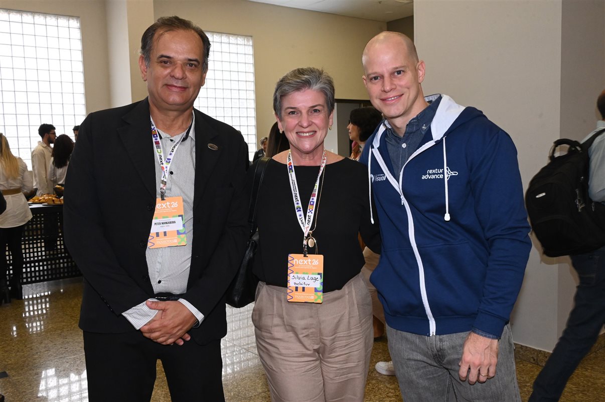 Peter Mangabeira, da Abav-MG, Silvia Lage, da Belvitur, e José Guilherme Alcorta, da PANROTAS