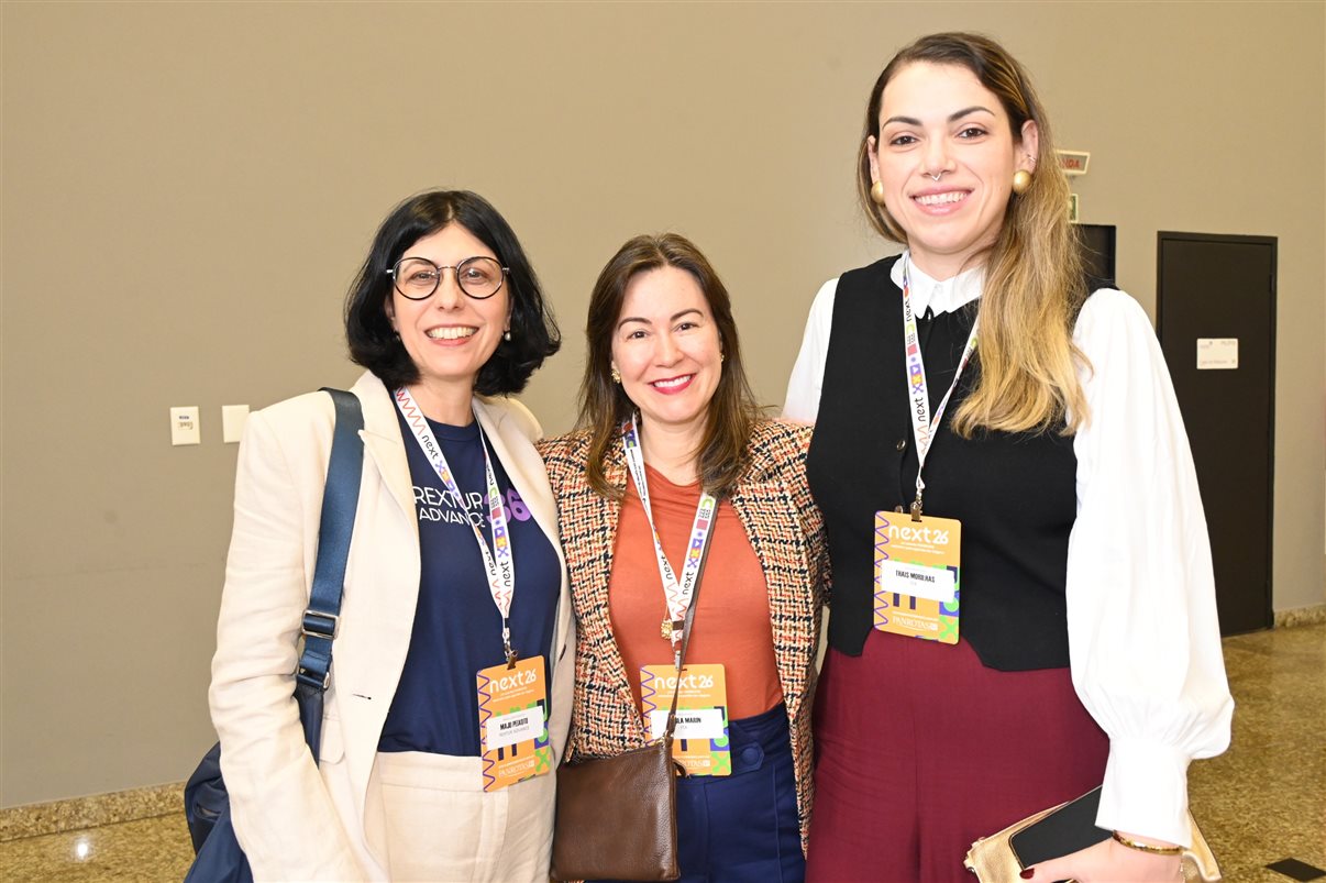 Letícia Oliveira, da Rextur Advance, Carla Marin, da ITA Airways, Fernando Restori, da CVC Corp, Mary Ribeiro, da Rextur Advance, Eraldo de Oliveira e Cristiane Pereira, da CVC Corp, Maju Peixoto, da Rextur Advance, Thais Morrilhas, da ITA Airways, e Bárbara Coimbra e Bruno Matos, da Visual Turismo