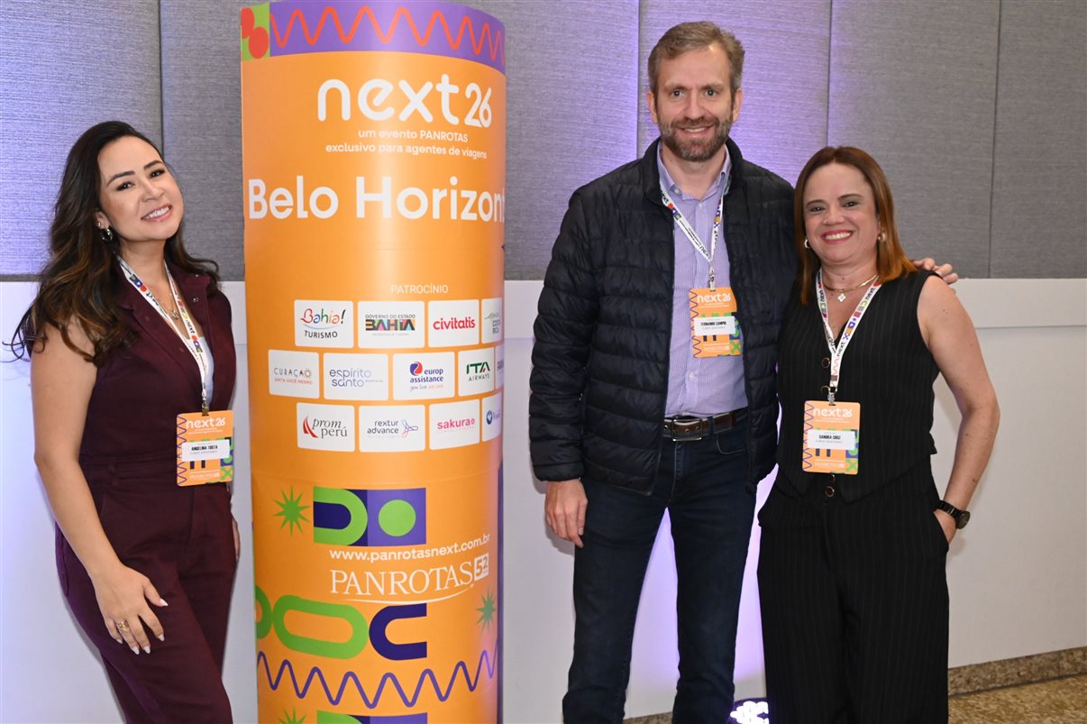 Letícia Oliveira, da Rextur Advance, Carla Marin, da ITA Airways, Fernando Restori, da CVC Corp, Mary Ribeiro, da Rextur Advance, Eraldo de Oliveira e Cristiane Pereira, da CVC Corp, Maju Peixoto, da Rextur Advance, Thais Morrilhas, da ITA Airways, e Bárbara Coimbra e Bruno Matos, da Visual Turismo