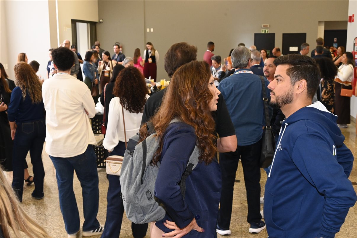 Letícia Oliveira, da Rextur Advance, Carla Marin, da ITA Airways, Fernando Restori, da CVC Corp, Mary Ribeiro, da Rextur Advance, Eraldo de Oliveira e Cristiane Pereira, da CVC Corp, Maju Peixoto, da Rextur Advance, Thais Morrilhas, da ITA Airways, e Bárbara Coimbra e Bruno Matos, da Visual Turismo