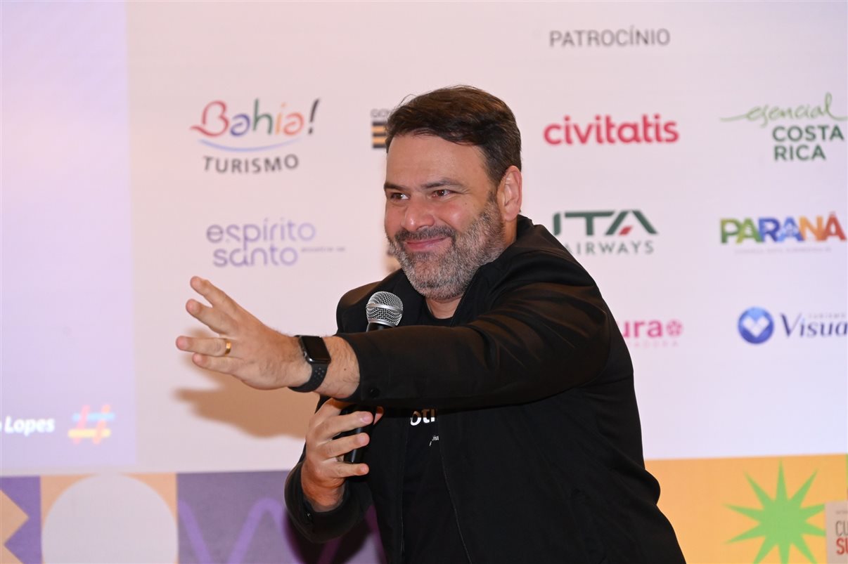 Alexandre Brandão, da Abav-MG, José Guilherme Alcorta, da PANROTAS, Peter Mangabeira, da Abav-MG, e Artur Luiz Andrade, da PANROTAS