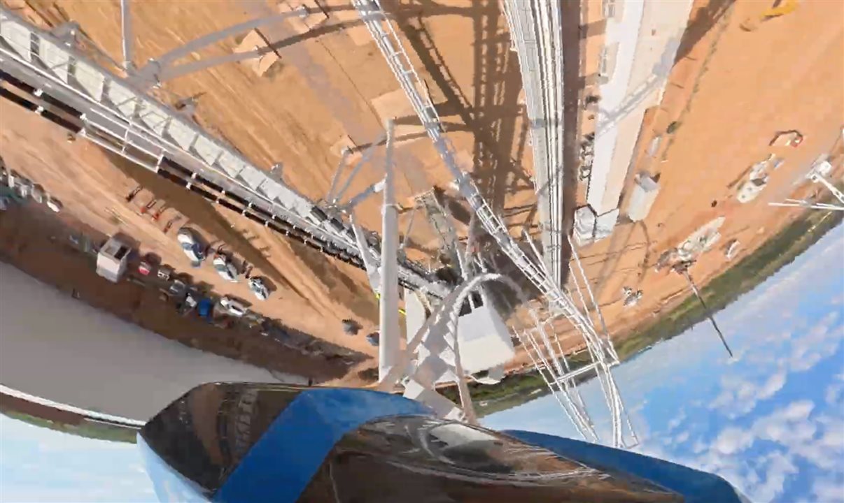 Desenvolvida pela fabricante holandesa Vekoma, a Ghost Rider possui 55 metros de altura