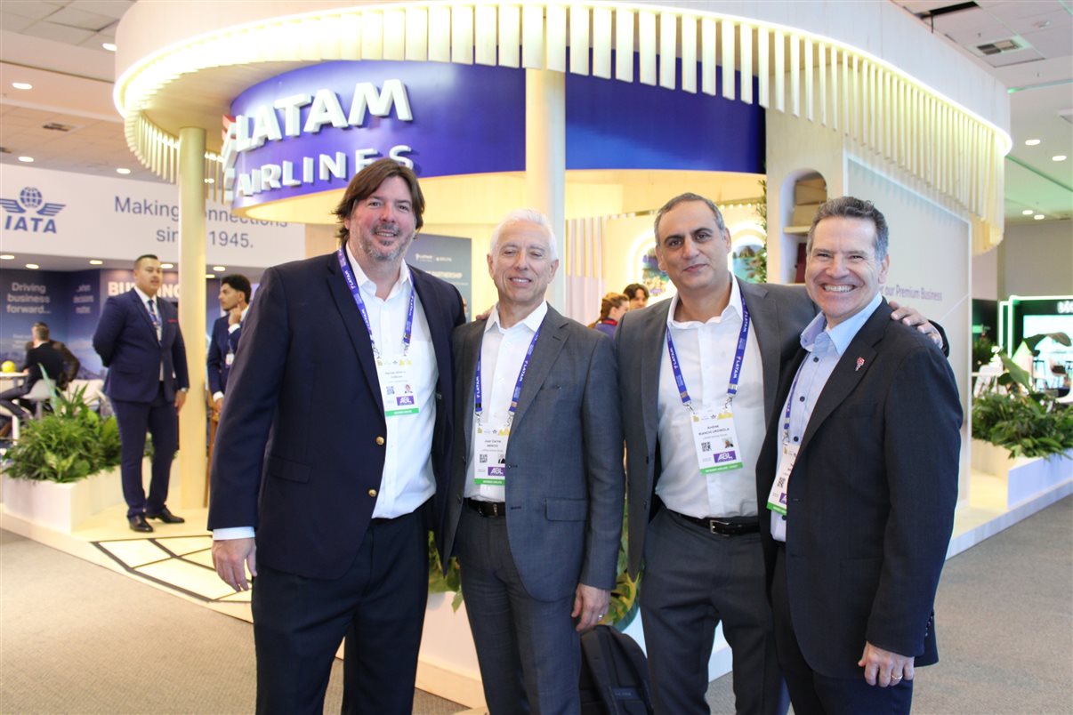Hernan Alberto, Juan Carlos Mencio, Andres Urdinola e Paulo Miranda, do Grupo Latam