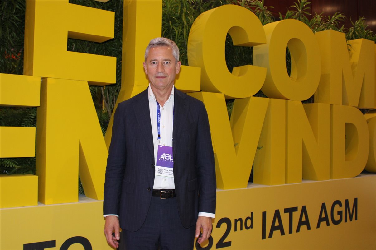 Daniel Longo e Clarissa Barros, do Ministério de Portos e Aeroportos, Renata Fonseca e Alberto Fajerman, da Gol, e Juliano Noman, da Abear