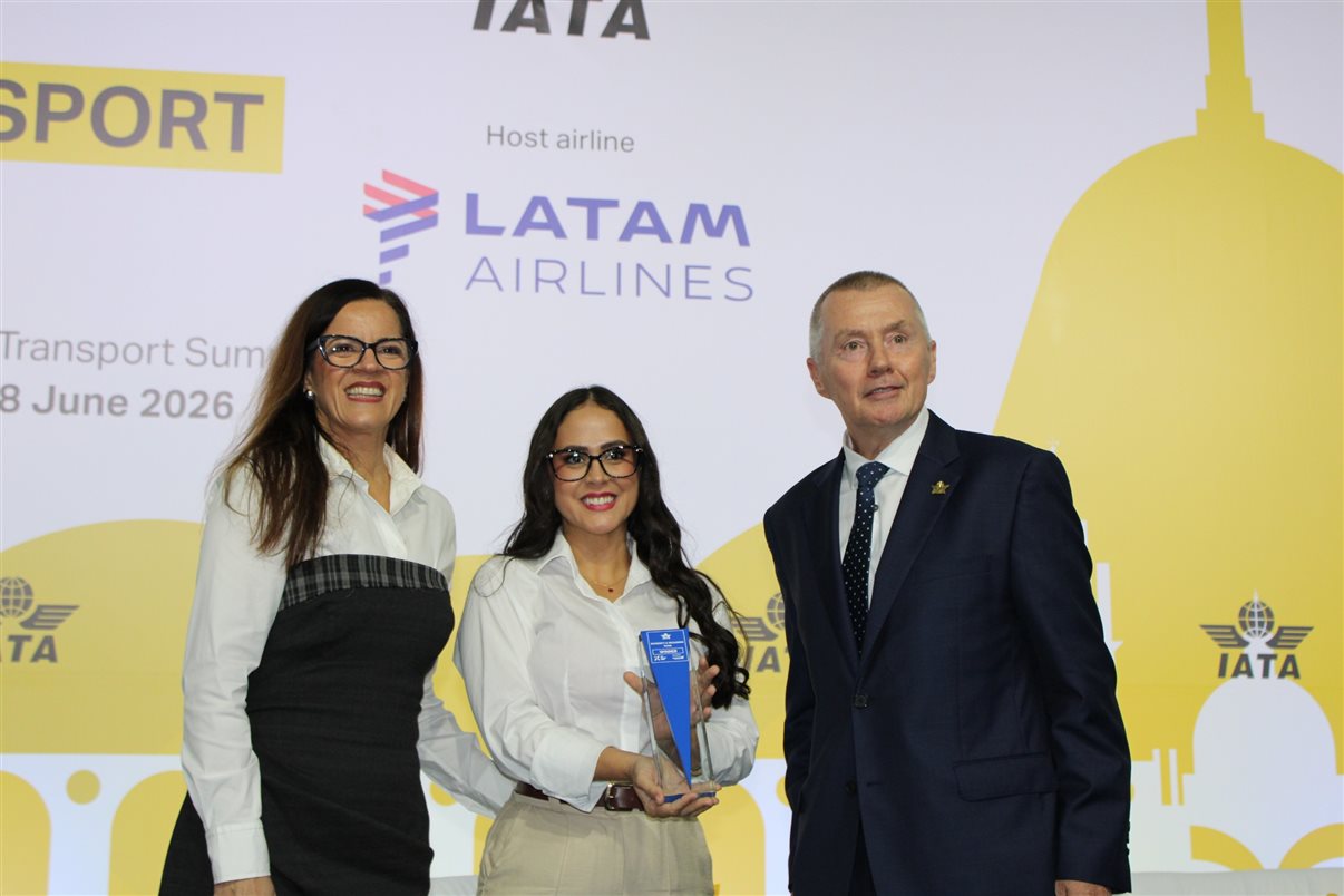 Daniel Longo e Clarissa Barros, do Ministério de Portos e Aeroportos, Renata Fonseca e Alberto Fajerman, da Gol, e Juliano Noman, da Abear