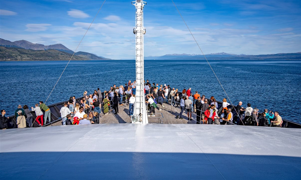 Scenic Eclipse I navegando em Ushuaia, Argentina