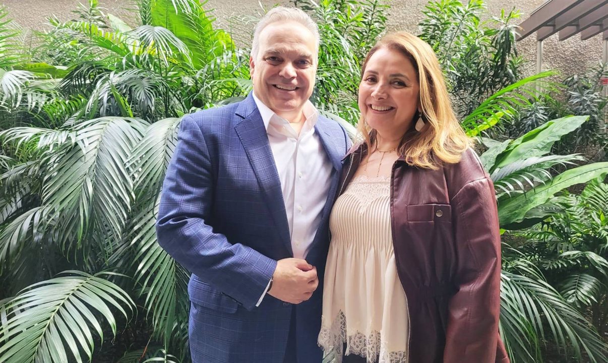 Akis Neocleous, Chief Hotels Officer do Grupo Xcaret, e Lizeth Alvarez, diretora executiva comercial do Grupo Xcaret