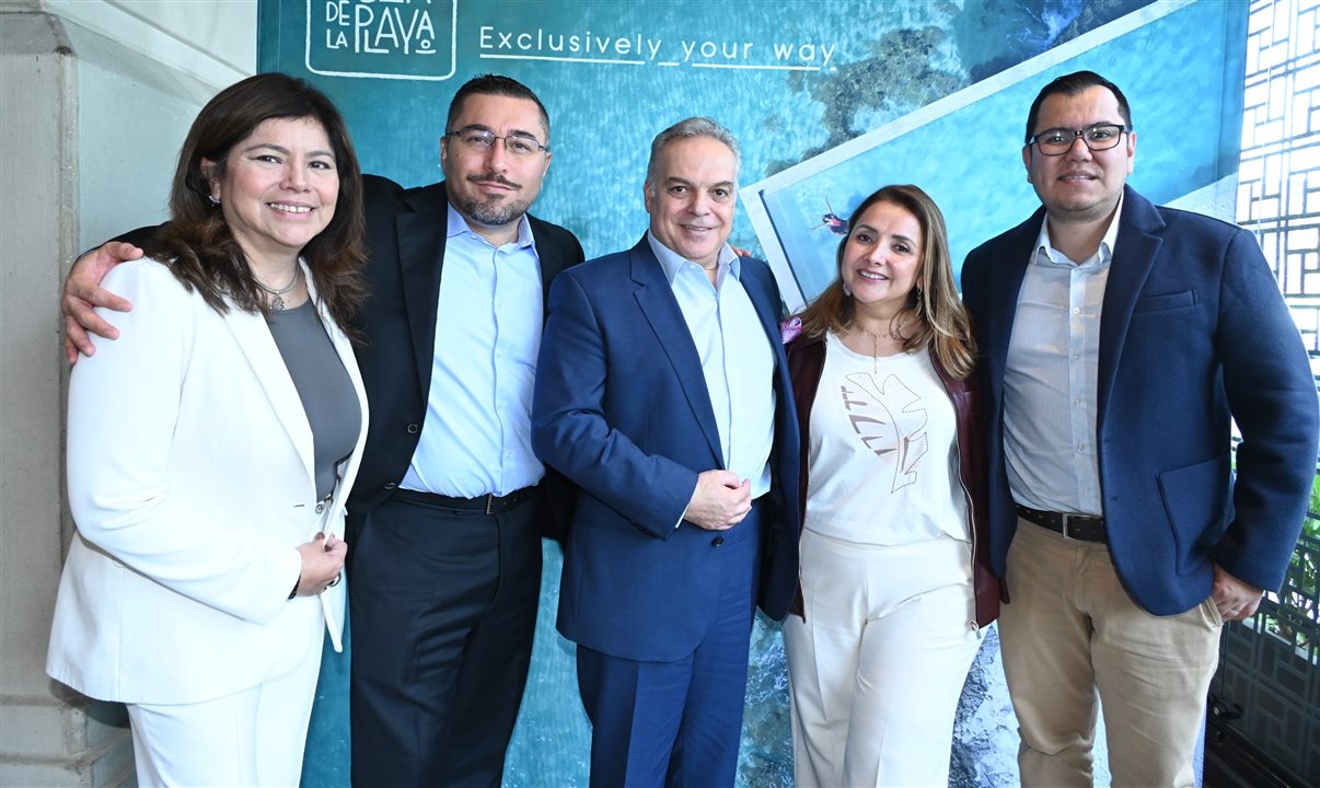 Diana Pomar, diretora executiva da DGX International Travel, agência representante comercial do Grupo Xcaret no Brasil, Gustavo Colin, diretor de Vendas México, América Latina e Ásia do Grupo Xcaret, Akis Neocleous, Chief Hotels Officer do Grupo Xcaret, Lizeth Alvarez, diretora executiva comercial do grupo e Gabriel López, diretor de Marketing e Operações da DGX International Travel