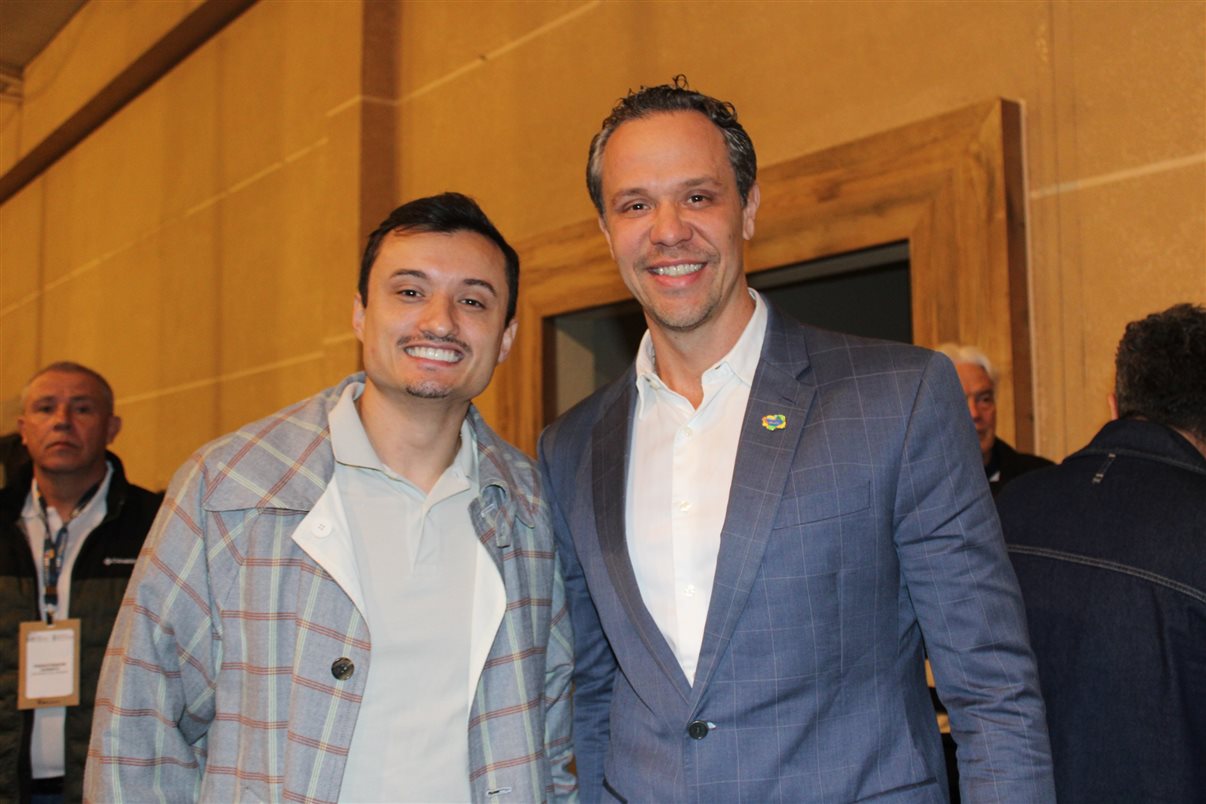Jin Bruno Petrycoski, secretário de Turismo de Foz do Iguaçu, e Bruno Reis, presidente da Embratur