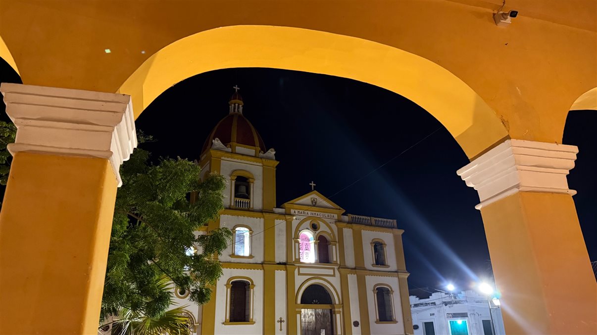 Detalhe do centro hist&oacute;rico de Mompox &agrave; noite