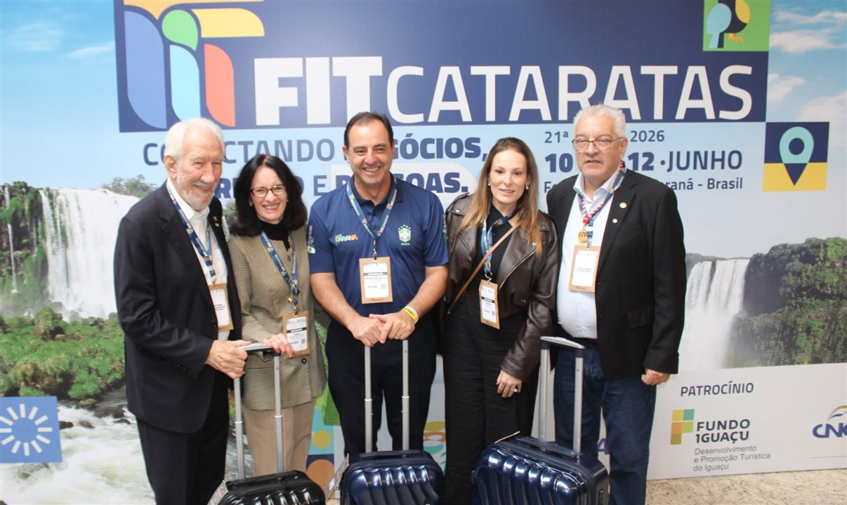 Darci Piana, vice-governador do Paraná, Mariza Mayer, da Mayers Especiarias, Irapuan Cortes, do Viaje Paraná, Francielle, da IKA Malas, e Paulo Angeli, da FIT Cataratas