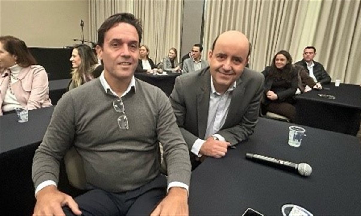 Luis Felipe Campos Almeida, presidente do Visite Campinas e Região, ao lado de Antonio Dias, do Royal Palm