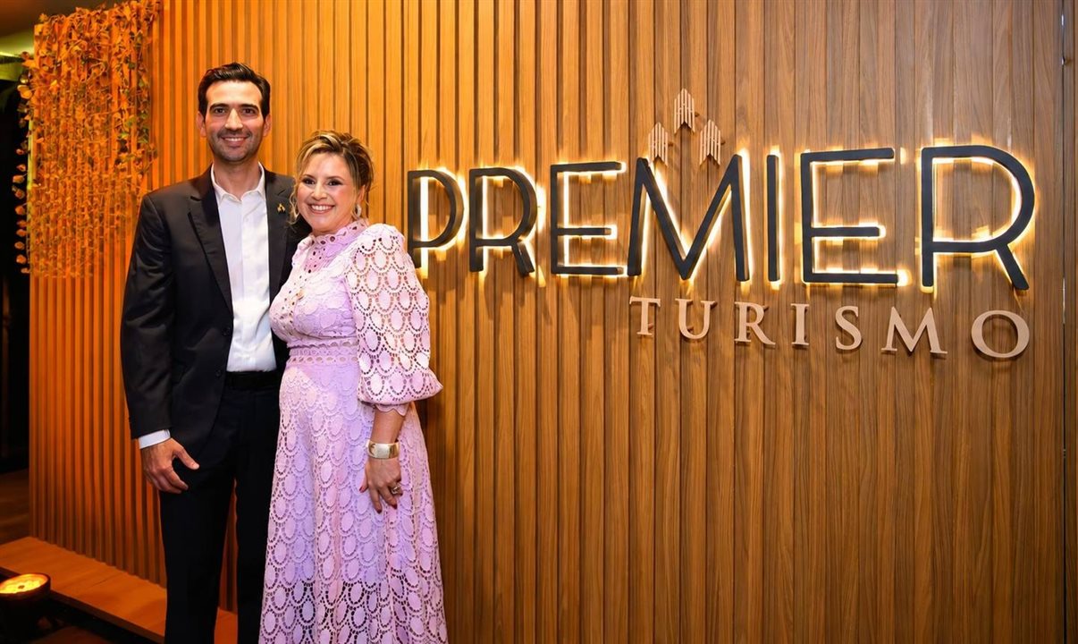 Douglas Michelato, diretor financeiro da Uniglobe Premier Travel, e Kelen Castro, diretora ?geral