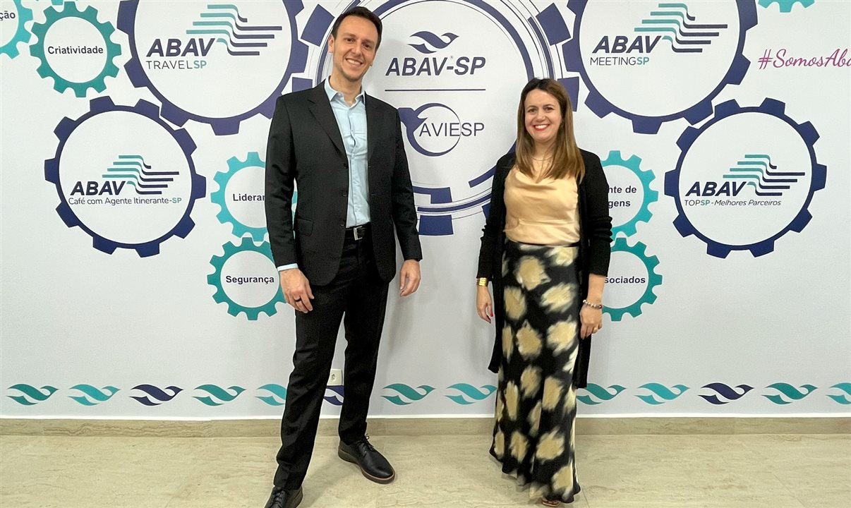 Bruno Waltrick, presidente da Abav-SP, e Juliana Assumpção, diretora executiva