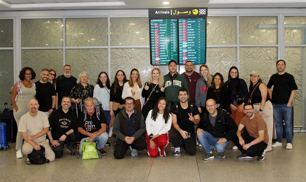Grupo da Missão Braztoa no Aeroporto de Casablanca após desembarcar no Marrocos
