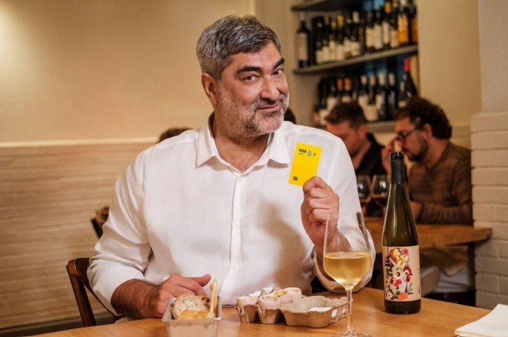 Zeca Camargo estrela campanha da Nomad