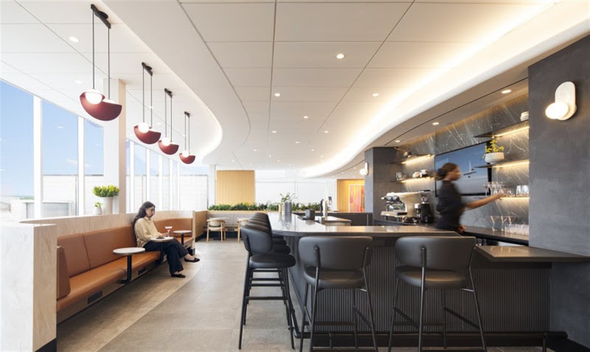 Novo Air Canada Café com 97 lugares oferece aos clientes elegíveis um ambiente inspirado localmente para relaxar, trabalhar e recarregar as energias antes do embarque
