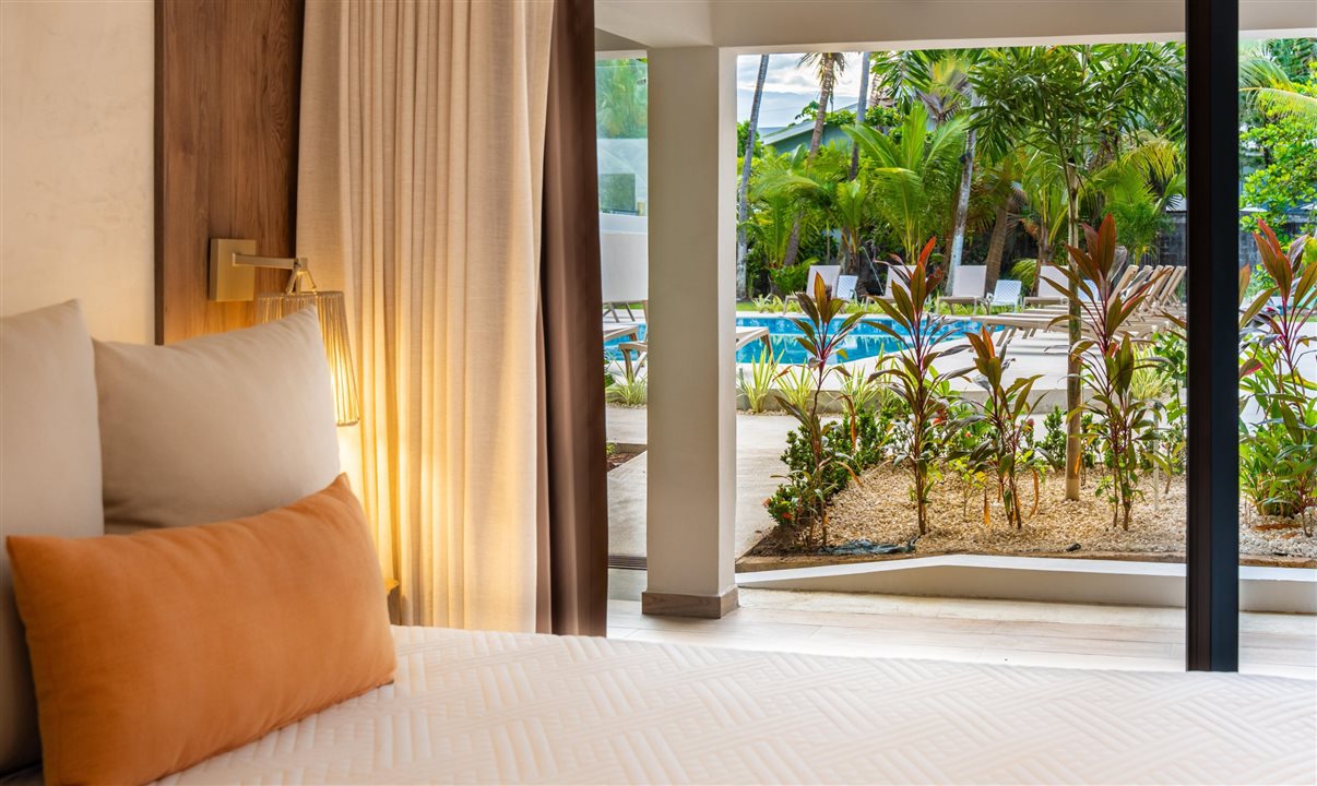Há opções de vista para o mar ou para a piscina