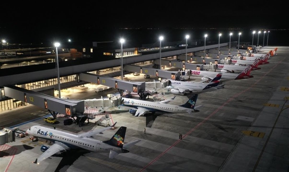 O Aeroporto de Florianópolis (foto) recebeu cerca de 1,05 milhão de passageiros no período