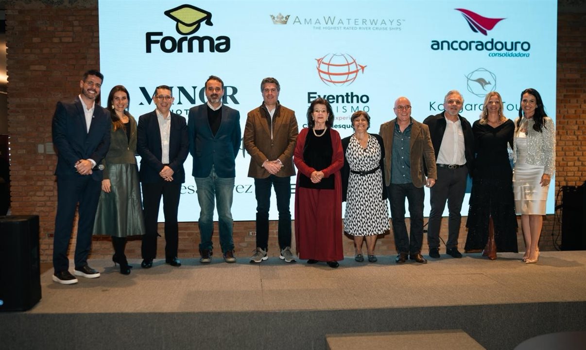 Profissionais do Turismo reunidos na inauguração oficial do Hub de Experiências da Eventho Turismo em Sorocaba (SP)