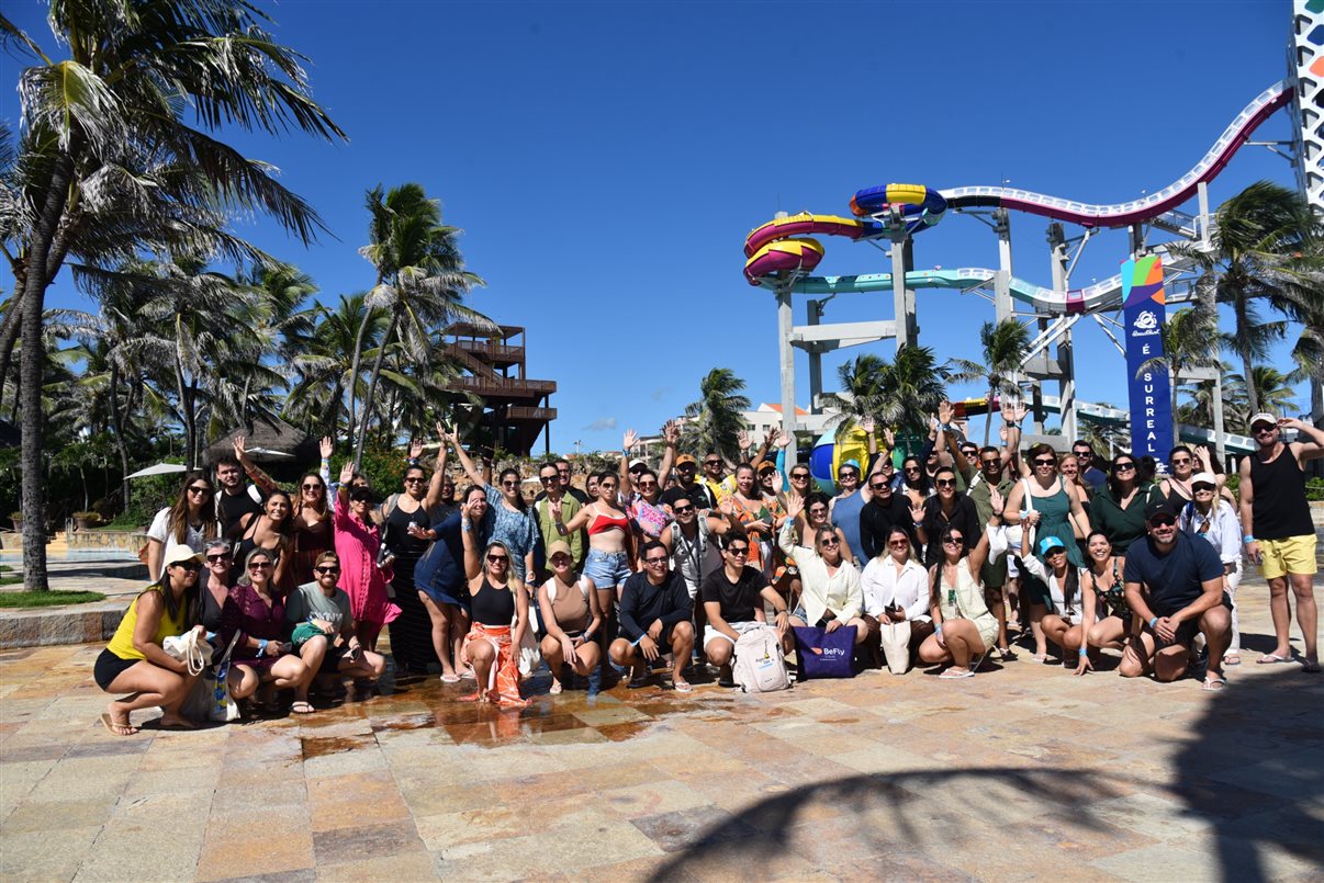 Agentes de viagens e equipe da Azul Viagens curtiram a manhã no Aqua Park