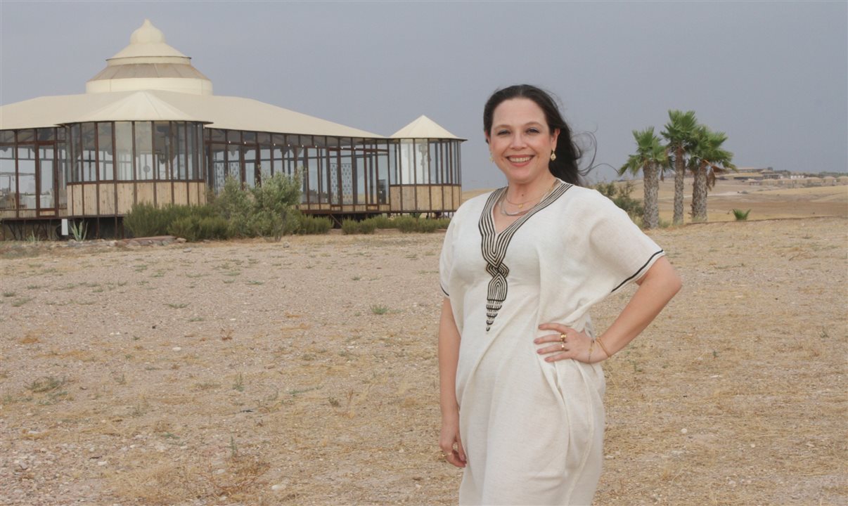 Marília Melo, da Incomum, no Agafay Valley Camp, região de Marrakech