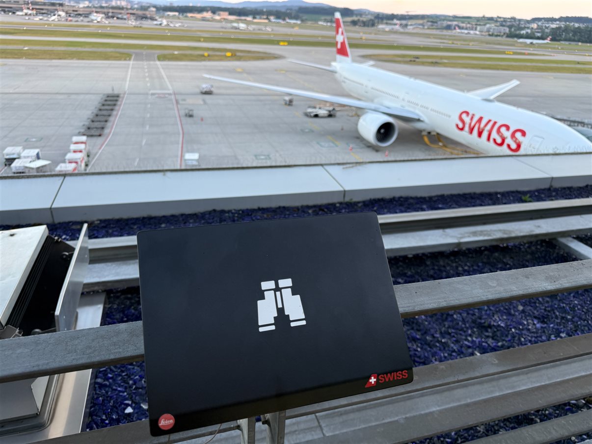Swiss Lounge oferece binóculos no terraço exclusivo