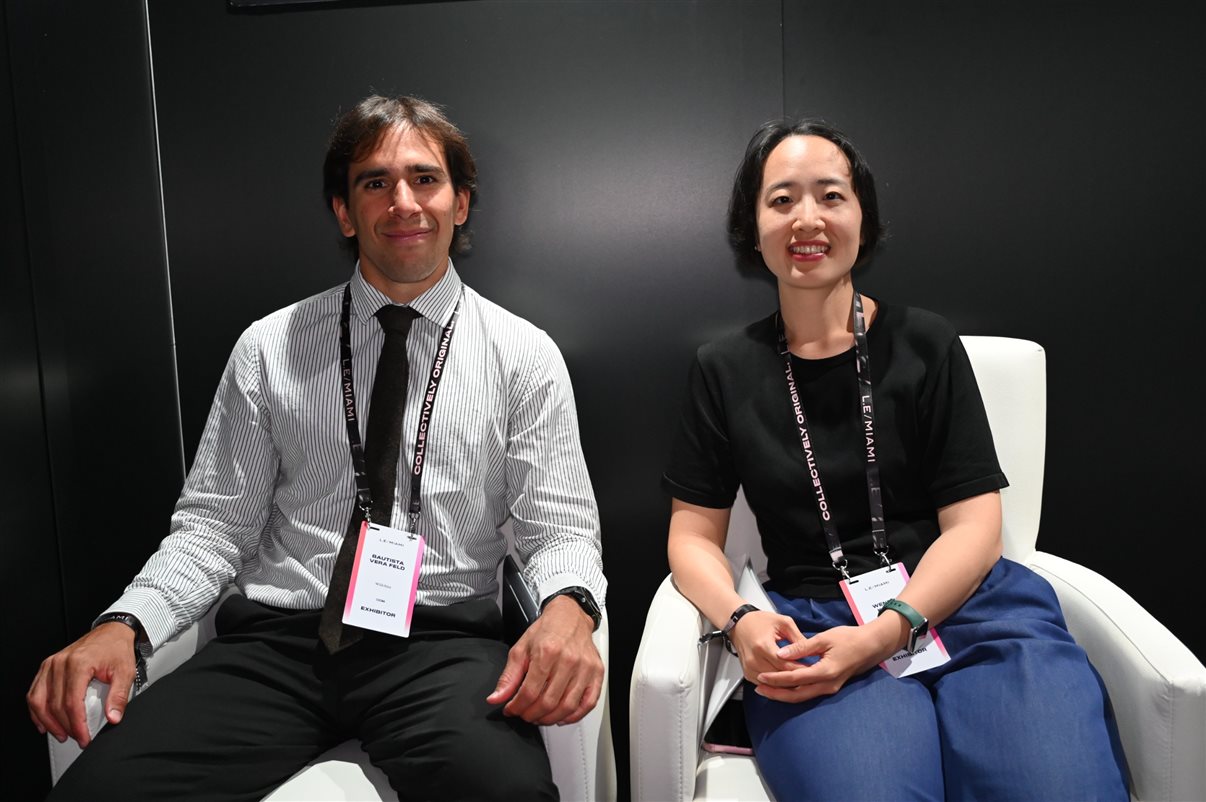 Bautista Vera Feld com Wendy Kung, do Wild China