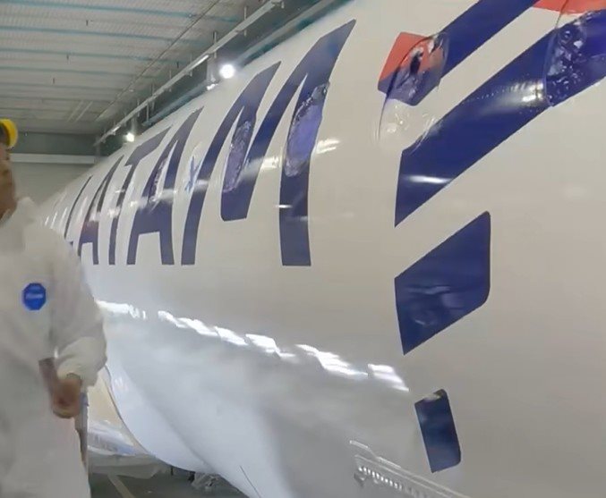 Jatos Embraer da Latam estão quase prontos para decolar (veja o vídeo ao fim da notícia)