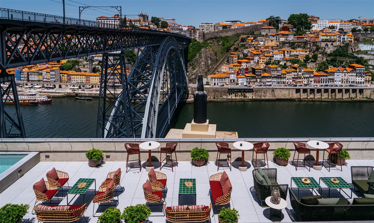 Terraço do Hotel Vincci Ponte de Ferro no Porto